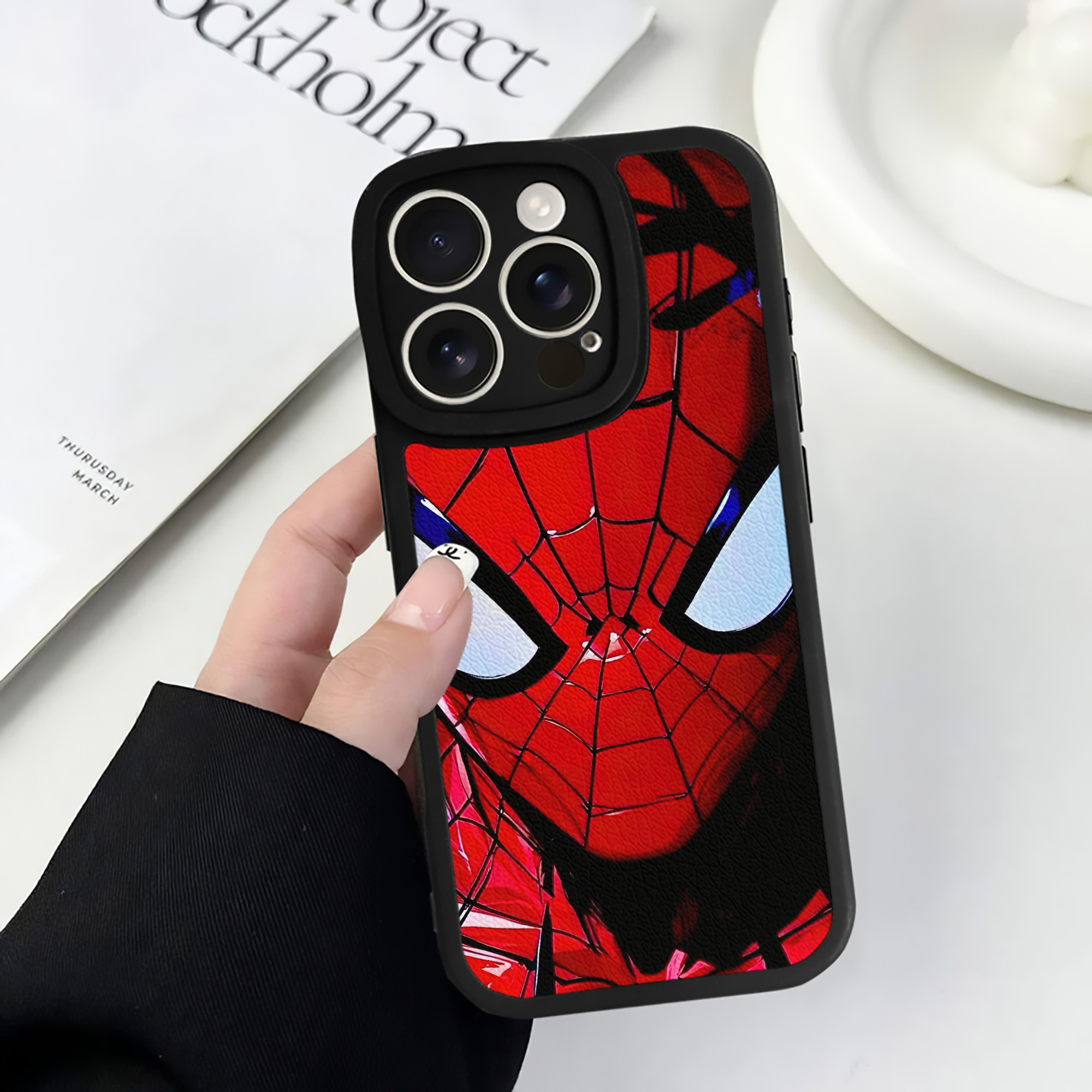 Spider Man スパイダーマン 【iPhone 16シリーズ対応】シリコンスマホケース（レザー調） 材質：シリコン